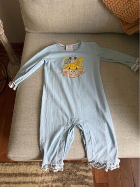 Stitchy Fish - Light Blue Long Giraffe Appliqué Bubble
